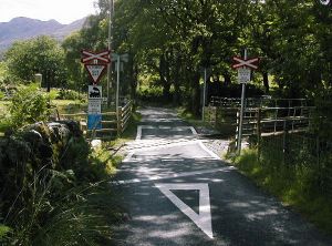 Level crossing without barrier - Geograph - 1423425.jpg